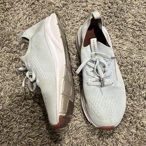 Good condition and are nice, comfy, and easy to slip on!